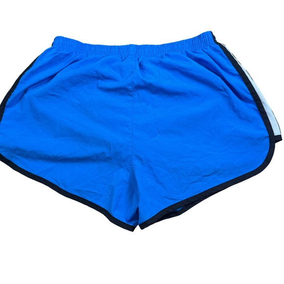 Lot of 5 Nike Women's Dri-FIT Running Shorts & Tee Bundle - Size M - Tempo Style - Picture 3 of 16